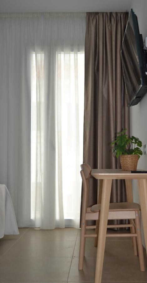 Hotel Oasis Centro Кониль-де-ла-Фронтера Экстерьер фото