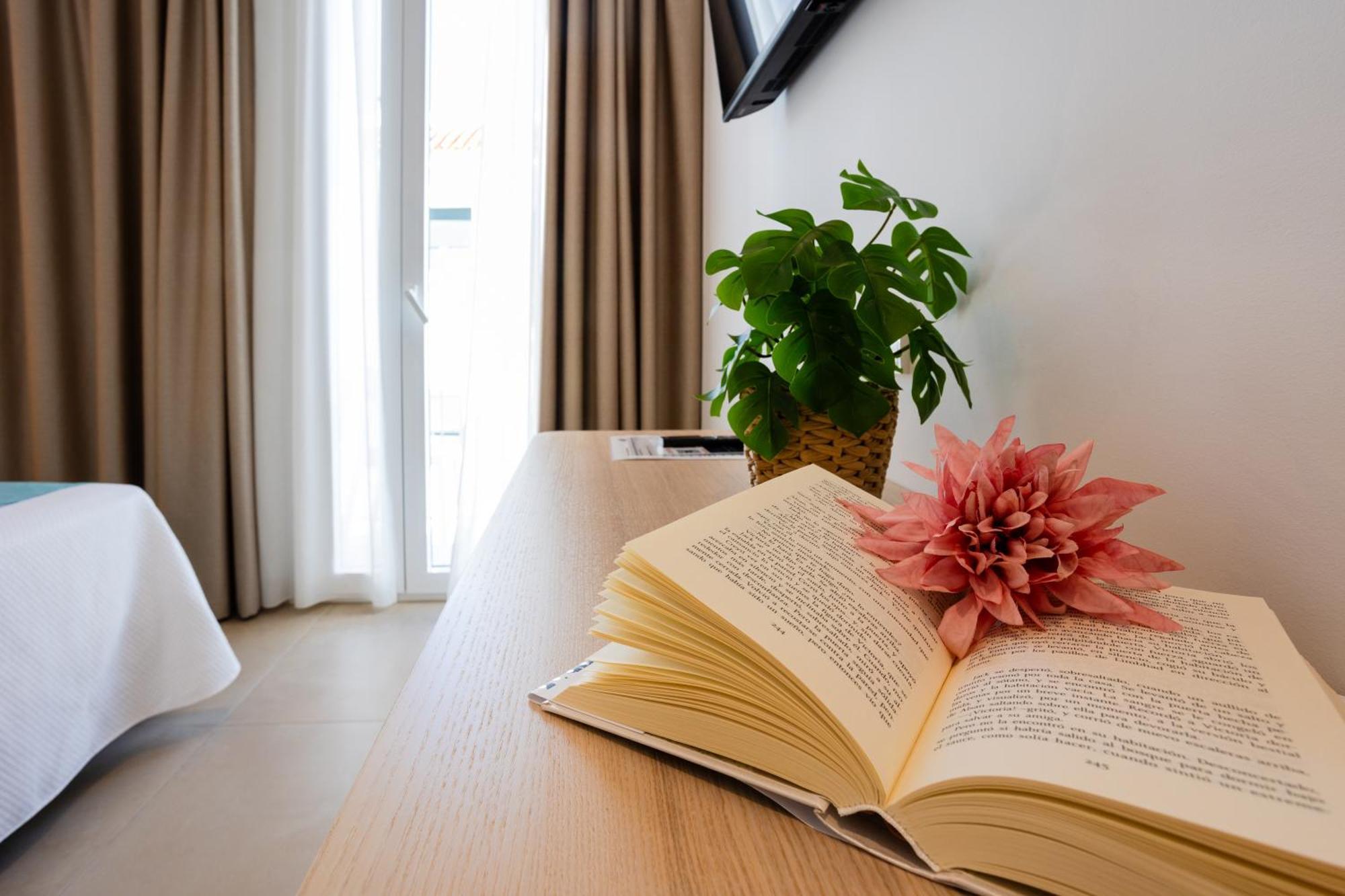 Hotel Oasis Centro Кониль-де-ла-Фронтера Экстерьер фото