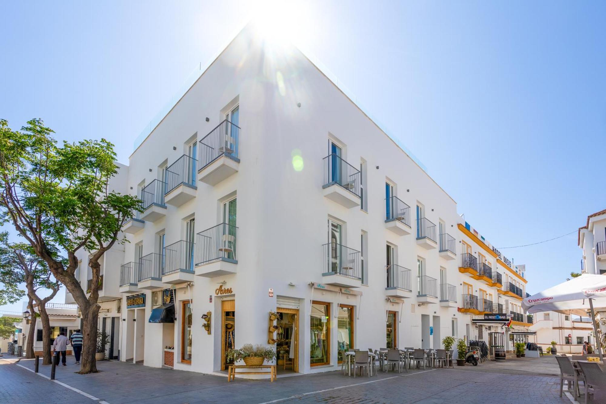 Hotel Oasis Centro Кониль-де-ла-Фронтера Экстерьер фото