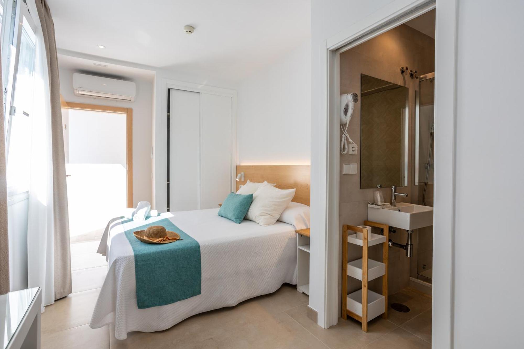 Hotel Oasis Centro Кониль-де-ла-Фронтера Экстерьер фото