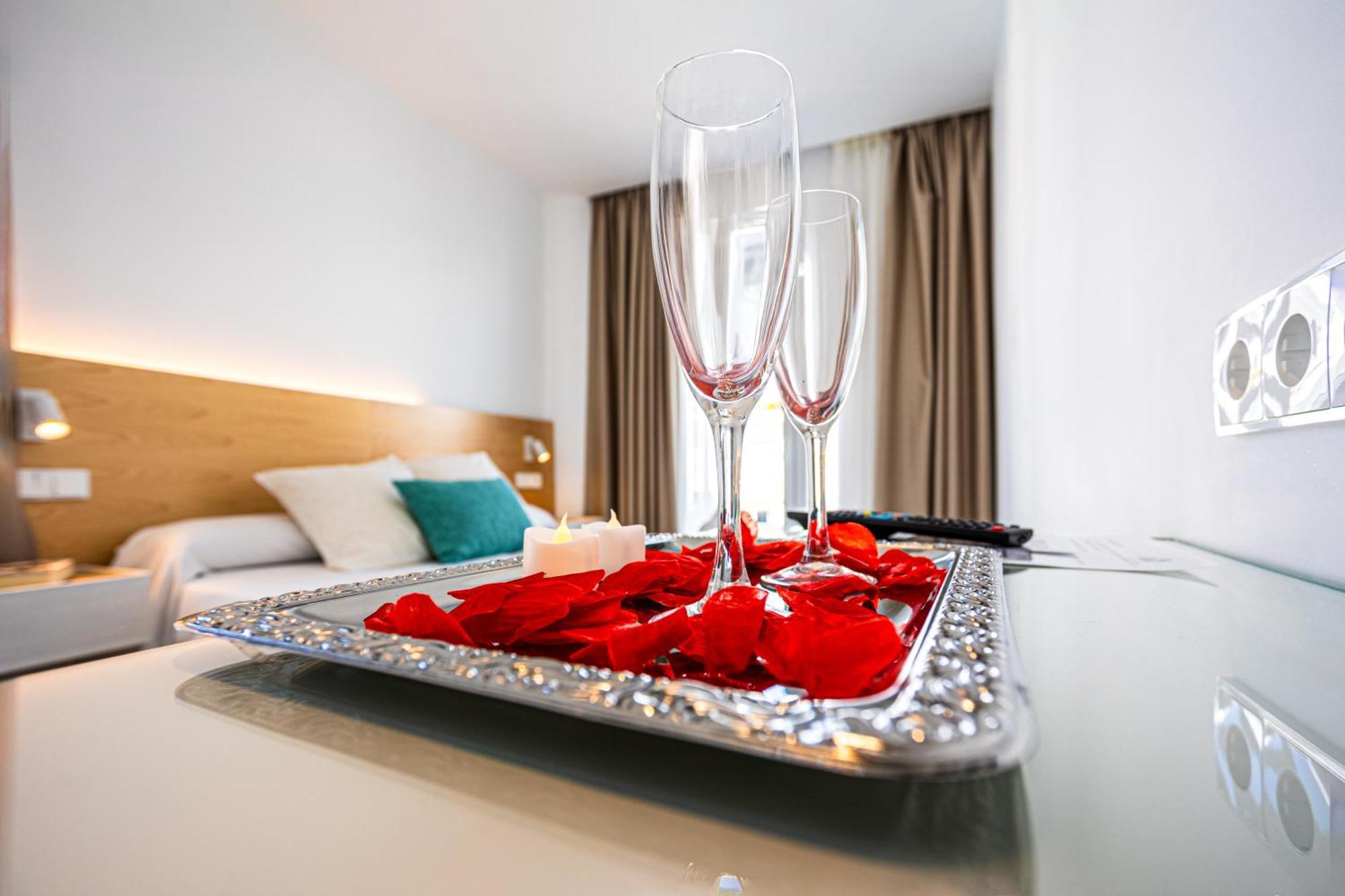 Hotel Oasis Centro Кониль-де-ла-Фронтера Экстерьер фото